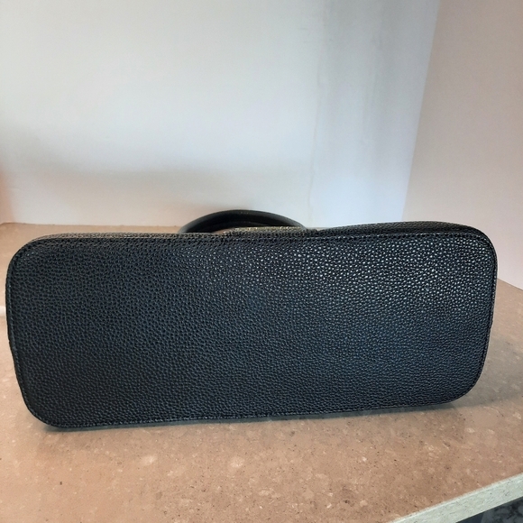 Kenneth Cole Handbag Large Black Tassel Gold Logo Pebbled Faux Leather NWOT - Picture 9 of 15